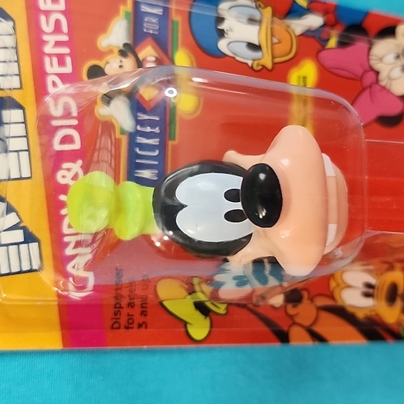 BNIB Disney Goofy Pez Dispenser with Candy - Picture 2 of 8